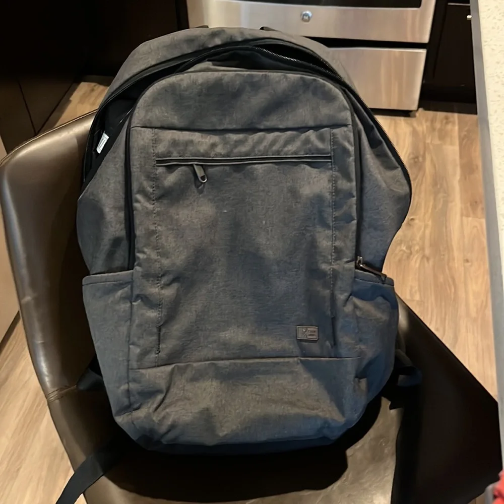 Grey Case Logic Backpack - Picture 5 of 5
